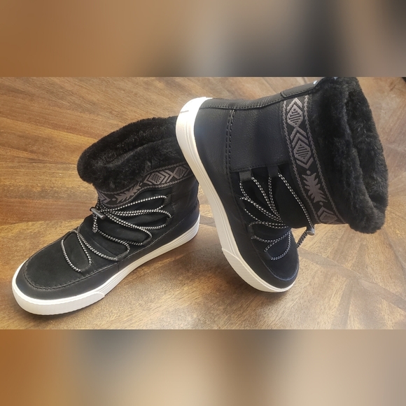 Tom's Alpine Round Toe Stylish Black Winter Boots Size 6 - Picture 9 of 15